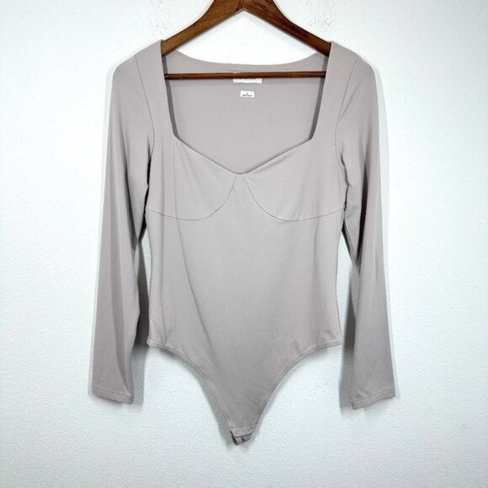 Babaton Light Grey Long Sleeve Bodysuit Form Fitting Slimming Sweetheart - Picture 2 of 10